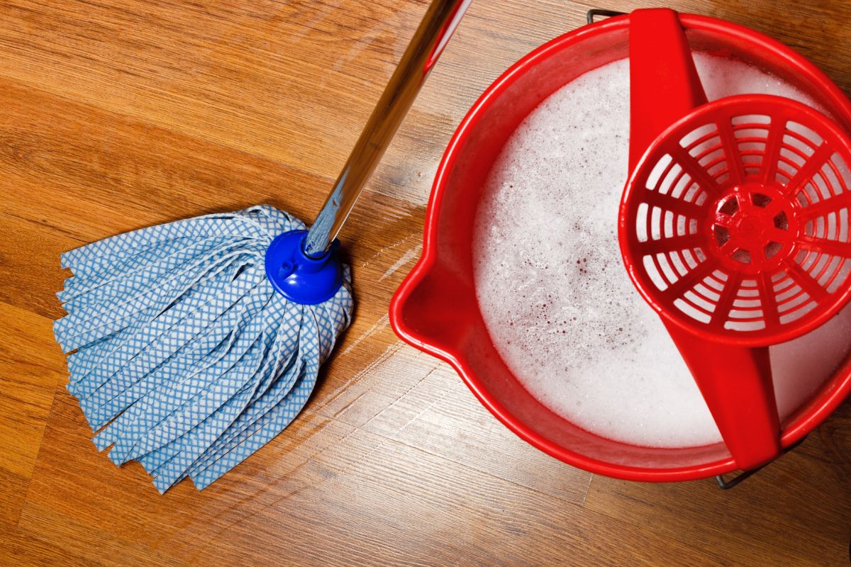 Jak dbać o drewnianą podłogę