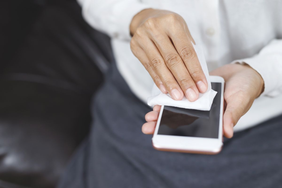 Czyszczenie i dezynfekcja elektroniki