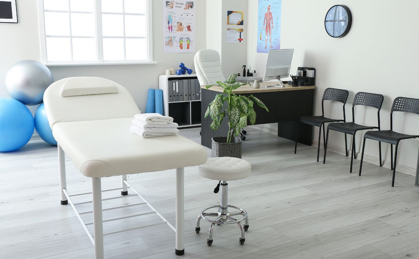 Jak zadbać o skuteczną dezynfekcję w gabinetach kosmetycznych i fizjoterapeutycznych z pomocą Medisept