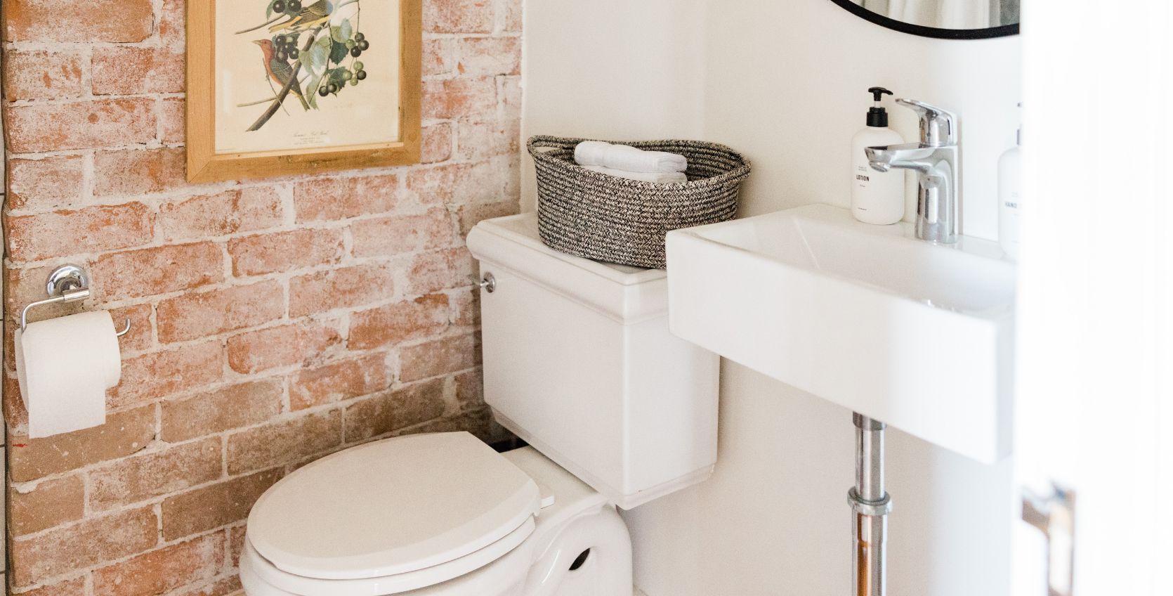 Jak usunąć nieprzyjemny zapach z toalety? 5 sposobów, które działają od razu